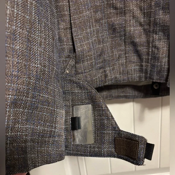 686 Women’s Snowboard Jacket – XS – Excellent Condition - Picture 11 of 17